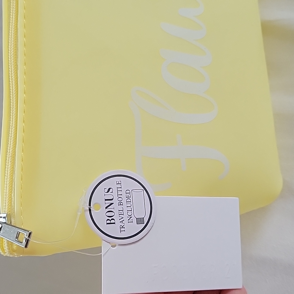 ✨️ "Flawless" make-up bag, NWT☀️🎉 - Picture 4 of 8